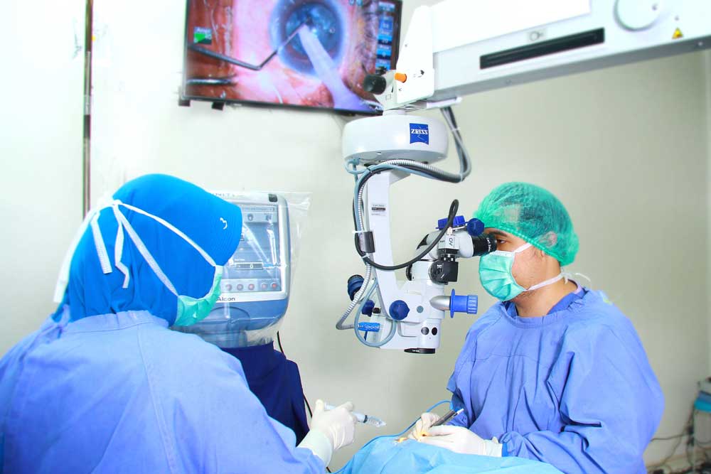 Operasi katarak di Klinik Mata KMU