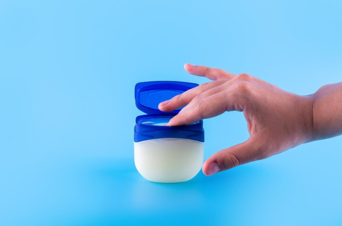 Vaseline untuk bulu mata