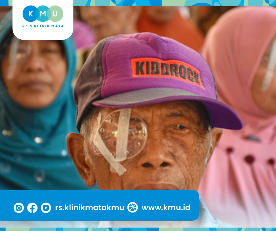 cara membersihkan mata